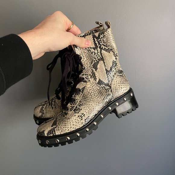 Schutz Andrea Snakeskin Printed Studded Combat Boots Womens Size 7 - Picture 3 of 6
